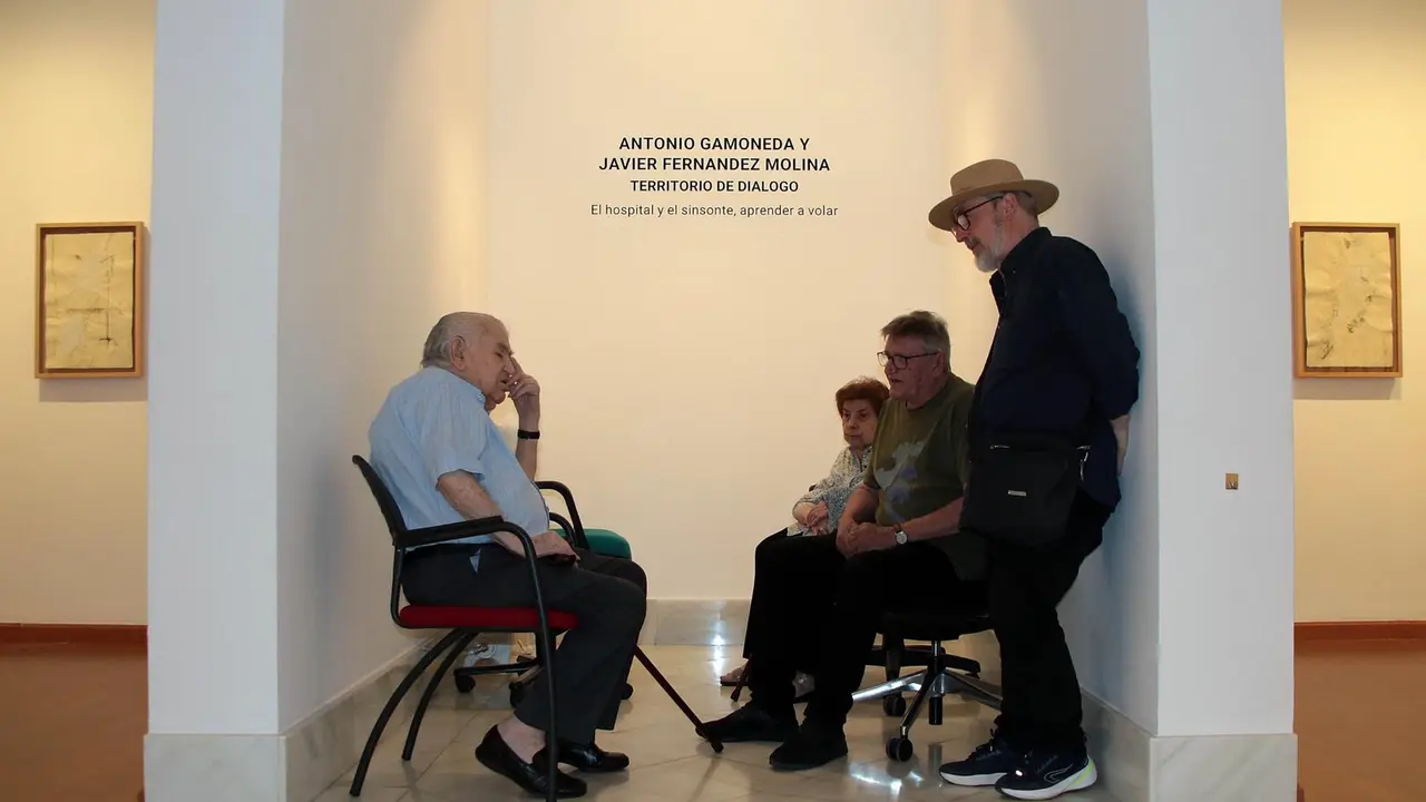 El Centro Leonés de Arte acoge la muestra ‘Antonio Gamoneda y Javier Fernández de Molina, territorio de diálogo’. Foto: Peio García