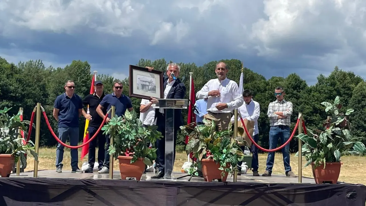 Nicanor Sen da el pregón con motivo de las Fiestas de La Cabrera 2025.