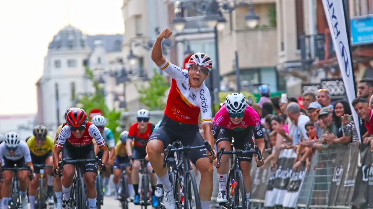 Victoria de Eva Anguela en el G. P. León. Foto: Fed. Ciclismo