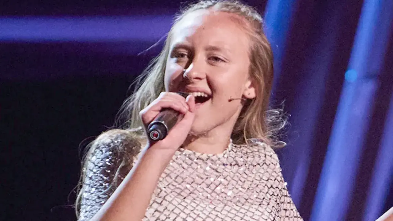 La joven leonesa de 14 años, integrante del equipo de Manuel Turizo, se despidió en la semifinal tras una noche de alto nivel vocal y escénico.