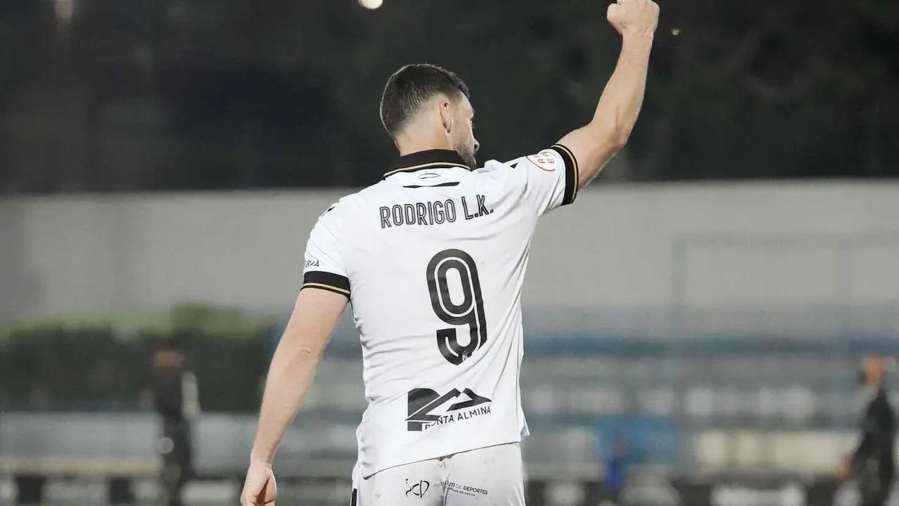 Rodri Ríos mira a la Cultural, mientras Marbella e Intercity le tientan.