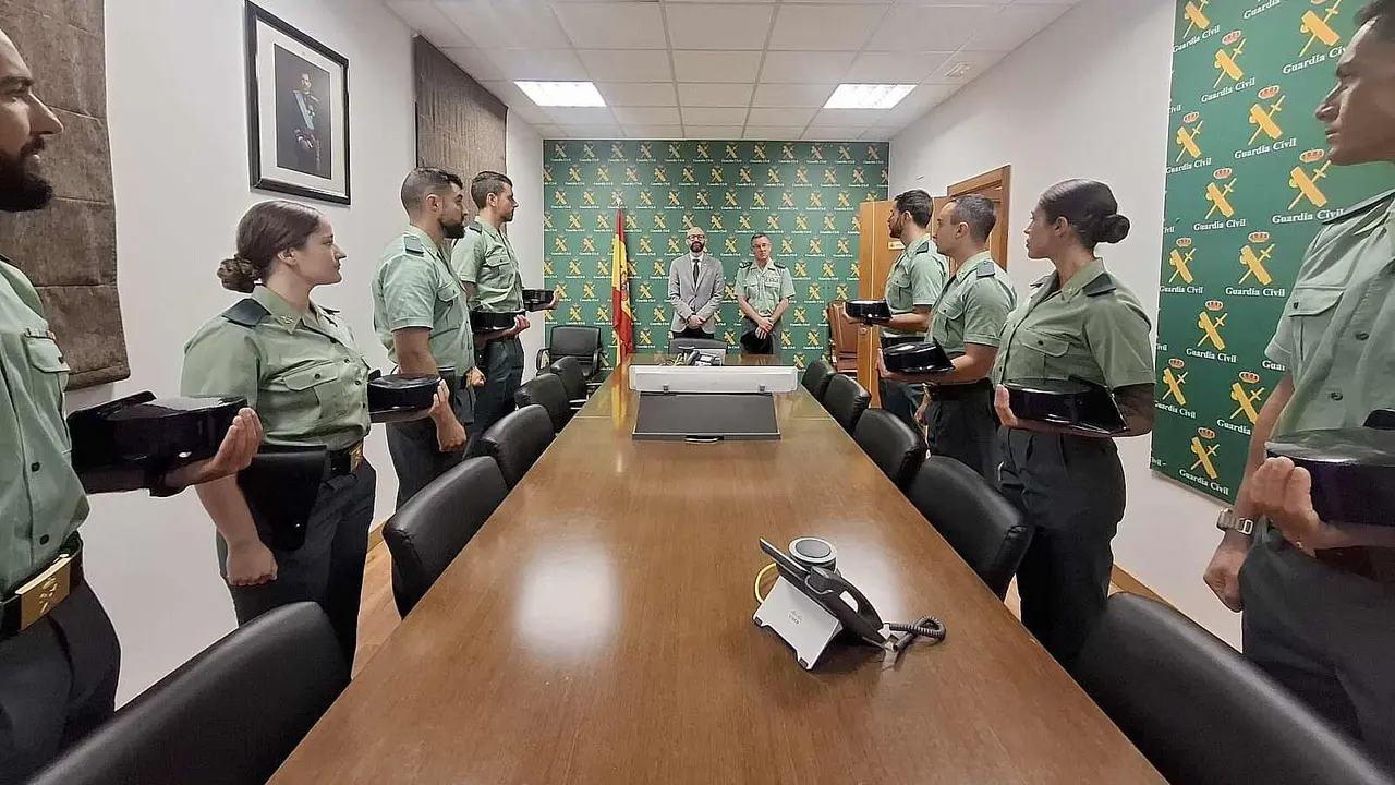 Los nuevos alumnos, en la comandancia de León, donde iniciarán su labor profesional con destino asignado.