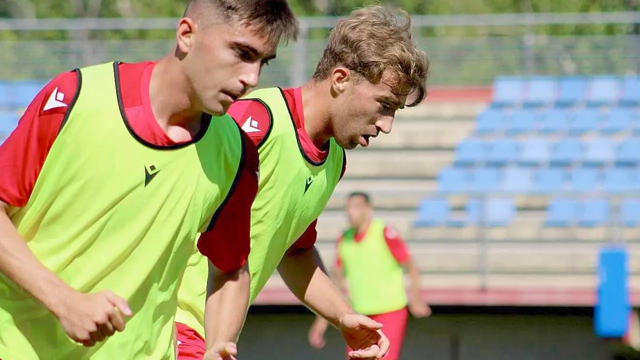La plantilla de la Cultural, durante el entrenamiento de este martes. Foto: CyDLeonesa