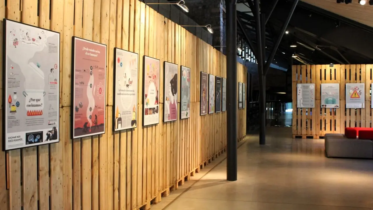 La Fábrica de Luz. Museo de la Energía de Ponferrada acoge hasta octubre la exposición ‘Las moléculas que comemos’.