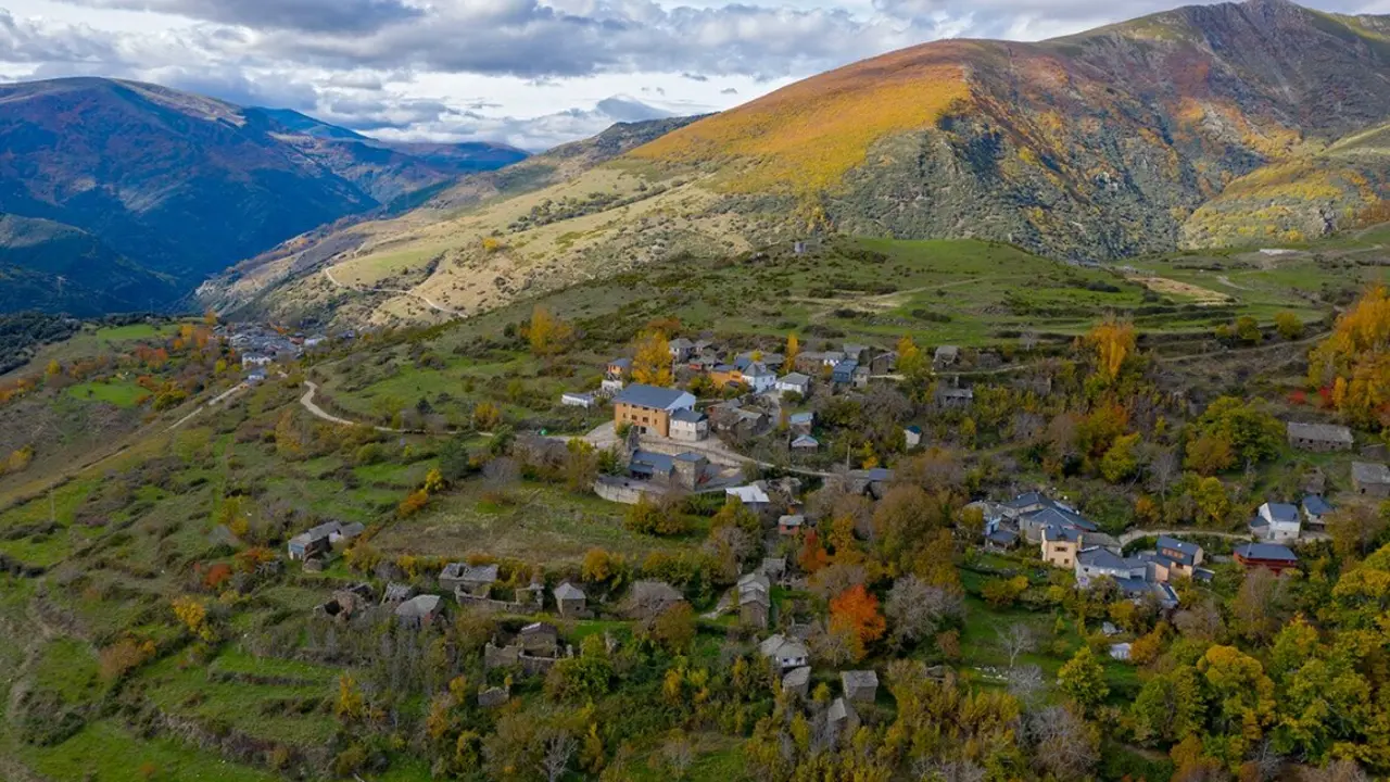 Imagen aérea de Castrillo de La Cabrera. Foto: Ayuntamiento