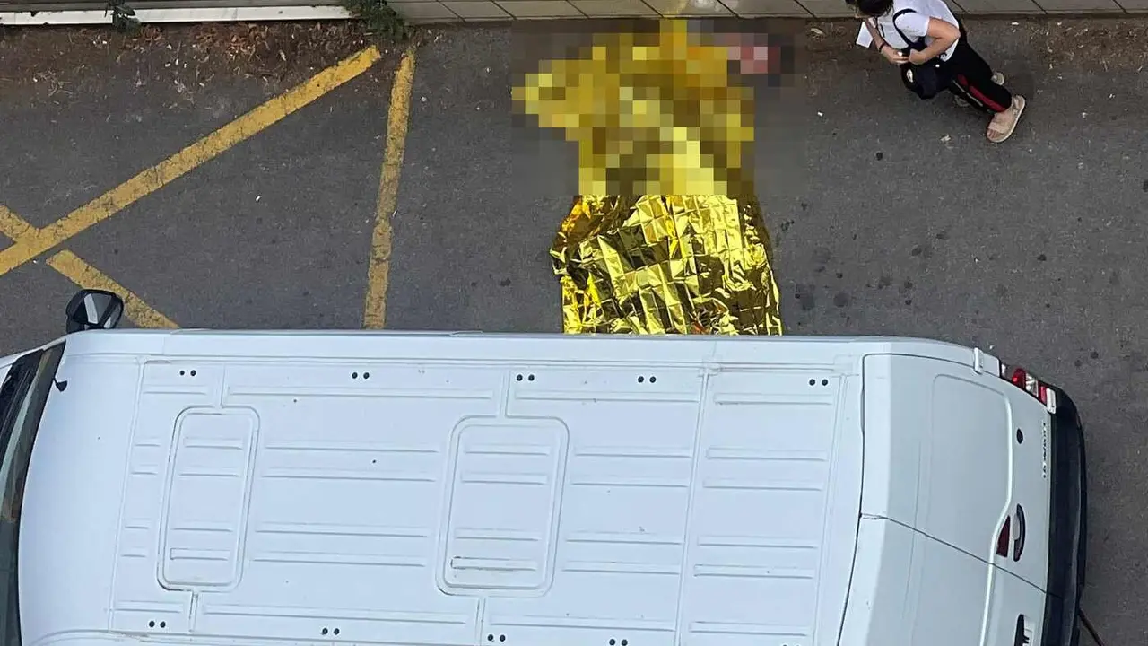 Imagen del lugar en el que se ha procedido el atropello a la espera de la presencia judicial en la zona.