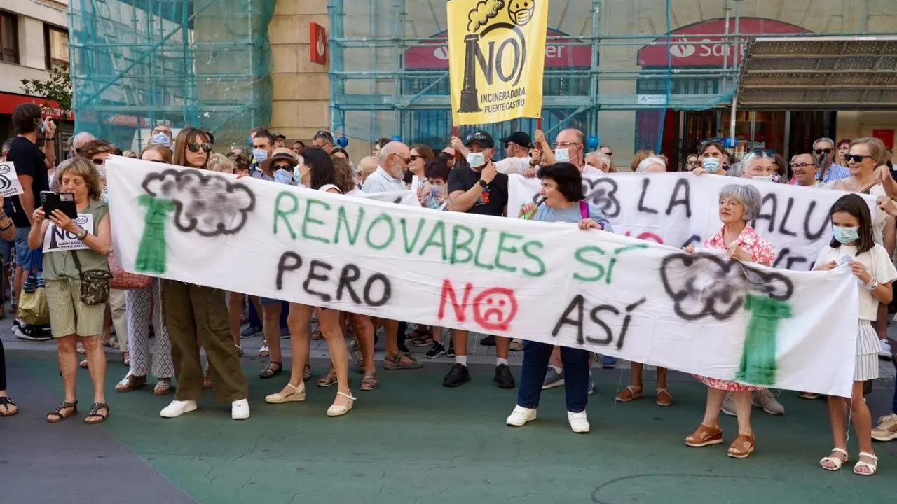 Concentración en contra de la construcción de la planta de biomasa de la Red de Calor de León. Foto: Campillo
