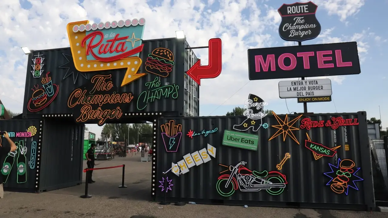 Come, come... La locura por las hamburguesas se desata en León con The Champions Burger. Fotos Isaac Llamazares (3)