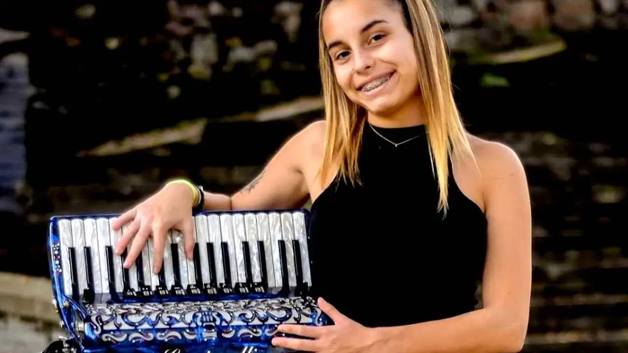 Leticia y su acordeón no faltarán a las fiestas de Orallo.