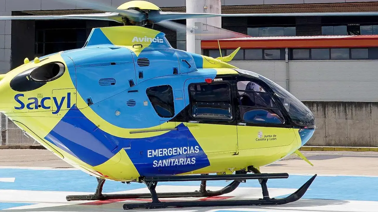 Helic&oacute;ptero sanitario en el Hospital de Le&oacute;n