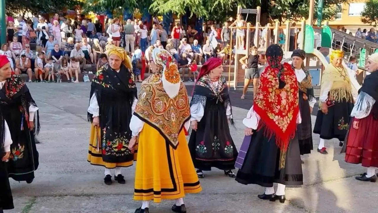 Trobajo del Camino ya 'calienta' preparando sus fiestas.