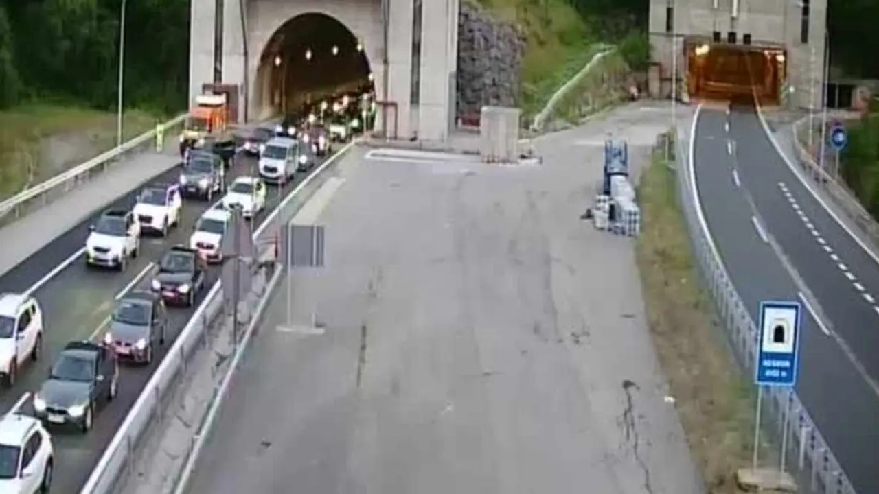 Atascos en el Huerna a última hora de una jornada dominical en las cámaras de la DGT.