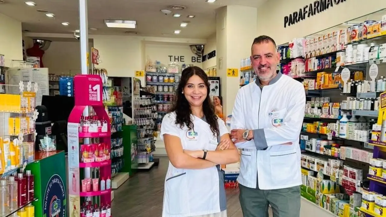 Rubén García de la Peña es el farmacéutico al frente de la Farmacia del Edificio Europa.