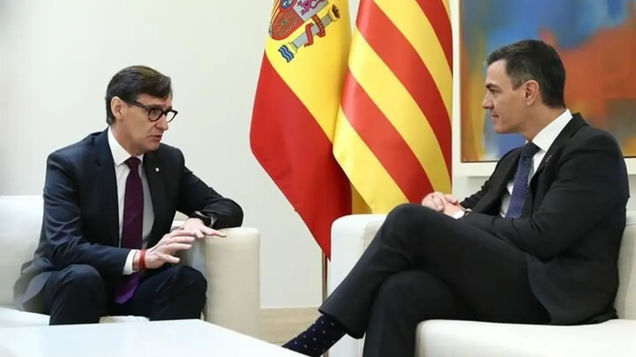 El presidente del Gobierno, Pedro Sánchez, junto al presidente de la Generalitat, Salvador Illa.