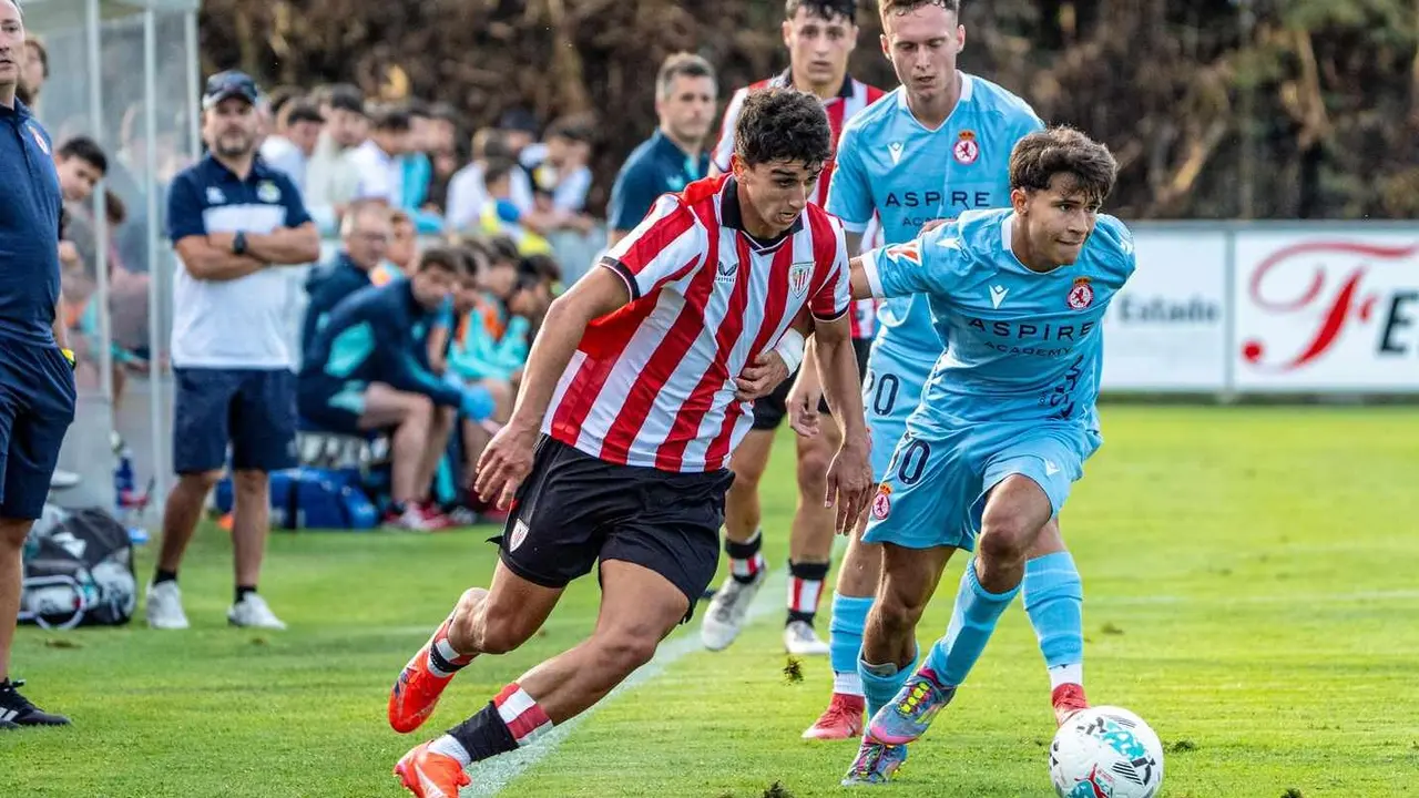 Primer encuentro de pretemporada de la nueva Cultural y Deportiva Leonesa en su puesta a punto para el regreso a la Segunda División. Partido de muchas pruebas en el que el resultado ha sido lo menos importante. El equipo deja buenas sensaciones ante el filial del Athletic de Bilbao.