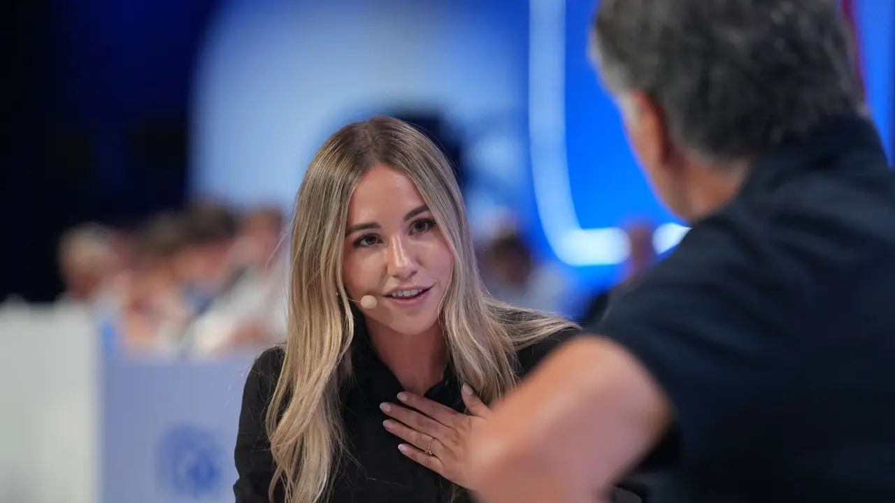 La diputada del PP Noelia Núñez anuncia su dimisión tras mentir sobre sus estudios.