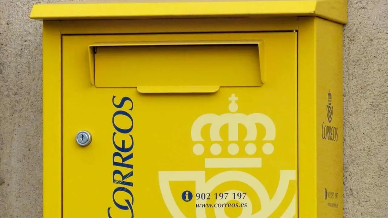 Imagen de un buzón de Correos.