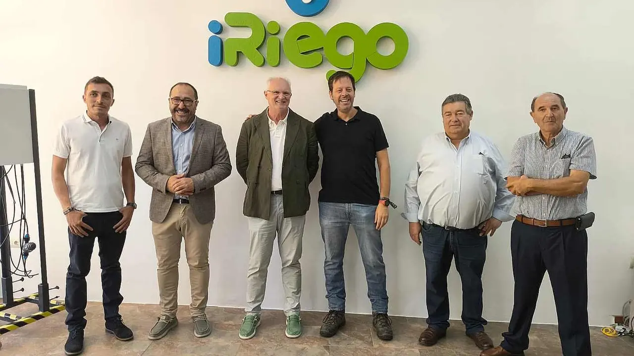 La empresa iRiego New Generation SL ha inaugurado este jueves su oficina en Tordesillas en el número 12 de la calle Federico Riera Marsá. Con esta apertura, la compañía continúa su expansión y su compromiso con la generación de valor y de nuevas oportunidades para los agricultores y el mundo rural.