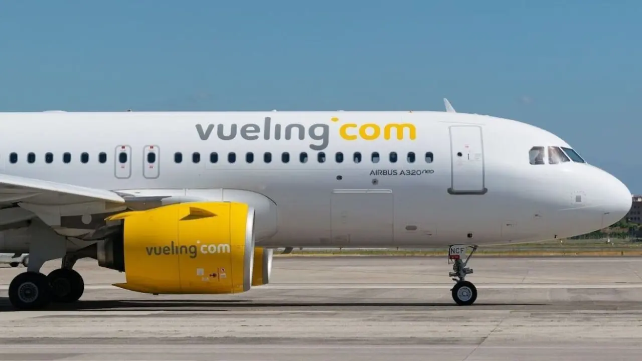 IMAGEN DE ARCHIVO DE UN AVIÓN DE vUELING
