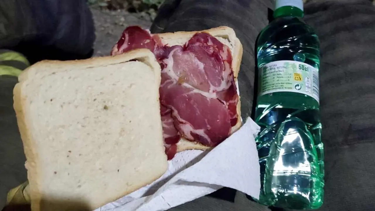 Imagen del avituallamiento mostrado por uno de los brigadistas.