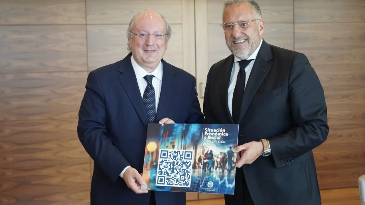 El presidente de las Cortes de Castilla y León, Carlos Pollán, recibe en su despacho al presidente del Consejo Económico y Social (CES), Enrique Cabero, que le entrega el Informe Anual 2024 de la institución.