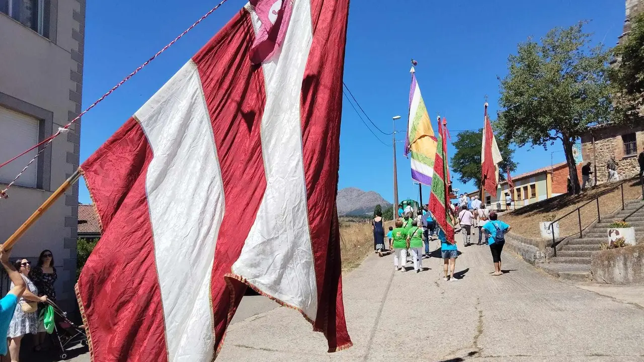 La misa y el desfile de pendones marcaron el día grande en honor a Santiago Apóstol.