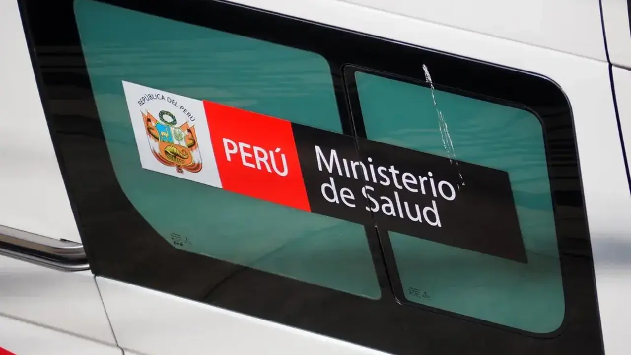 18-muertos-y-24-heridos-al-volcar-un-autobus-de-pasajeros-en-el-centro-de-peru_55dd
