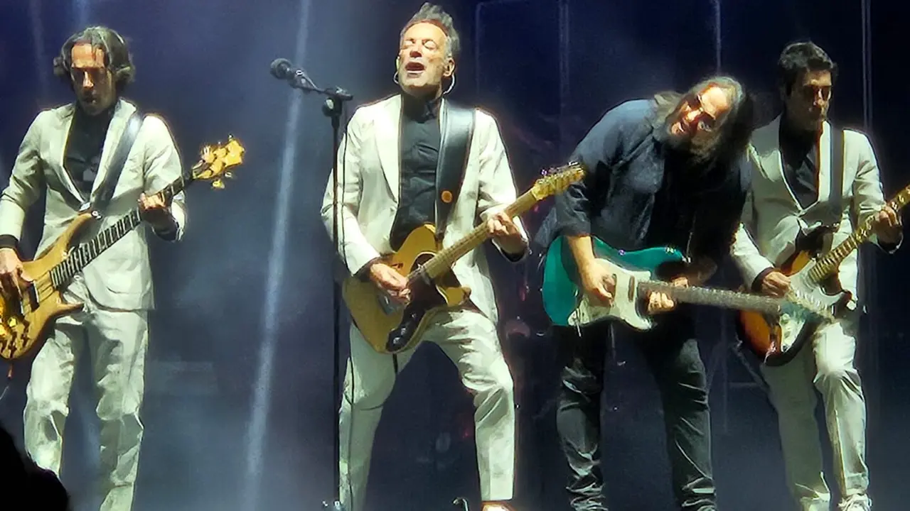 Riaño vibra con la VIII edición de Música en la Montaña. Más de 8.000 personas disfrutaron de un espectáculo inolvidable con Ariel Rot y Café Quijano en un entorno natural único. Fotos: Fernando Oliver
