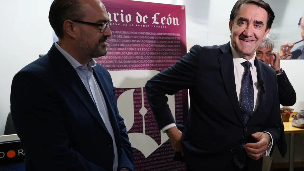 El consejero de Medio Ambiente, Vivienda y Ordenación del Territorio de la Junta de Castilla y León, Juan Carlos Suárez-Quiñones, inaugura la jornada 'Claves de futuro: Transición energética, industria y redes' organizada por Diario de León
