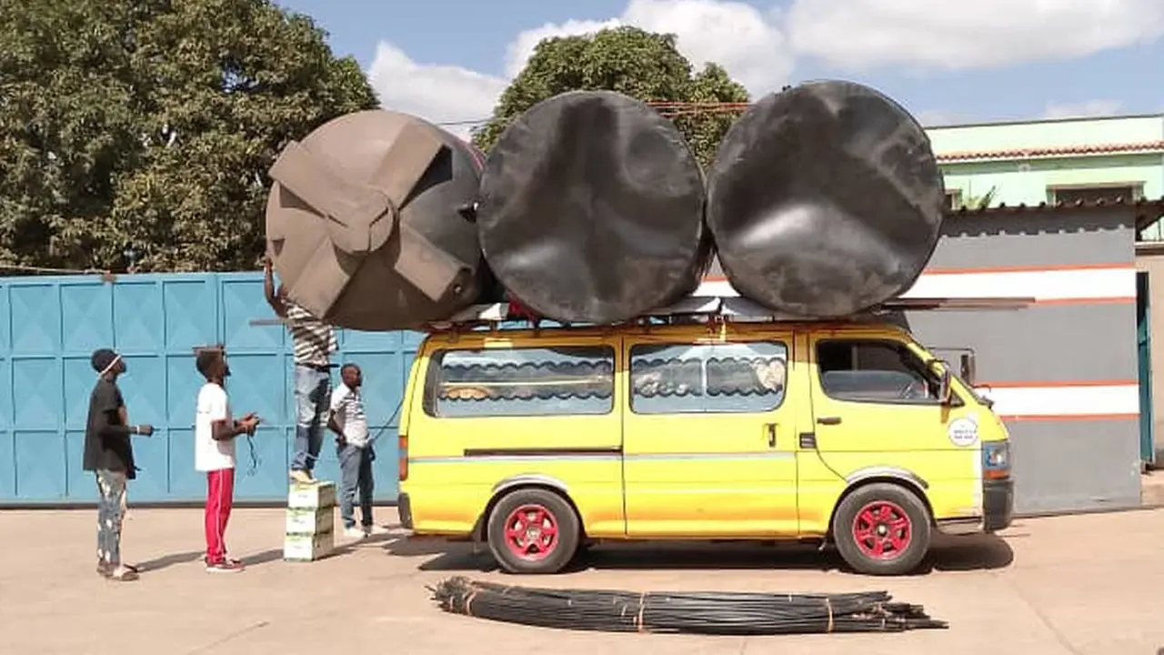 Una familia berciana invierte 10.800 euros en la compra de tres bombas solares para agua para Kilela Balanda (Congo)