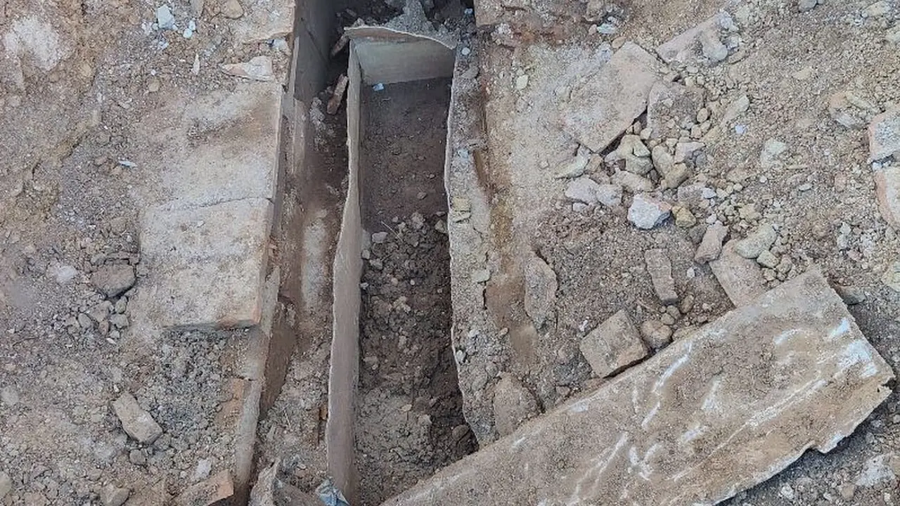 Localizan una tumba romana en Astorga durante las obras de ampliación de una establecimiento comercial.