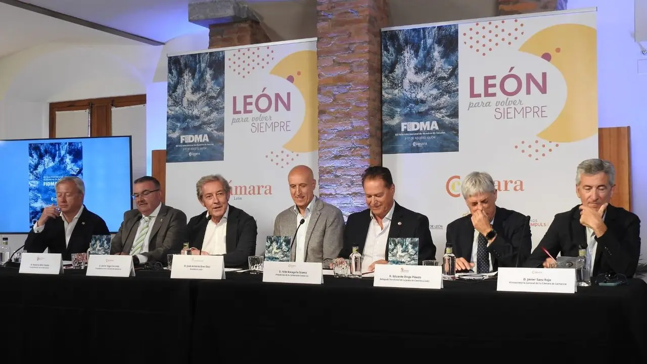 Acto de presentación de la 68 edición de la Feria Internacional de Muestras de Asturias, con la participación de los presidentes de las Cámaras de Comercio de León y Gijón, Javier Vega y Félix Bargaño; el alcalde de León, José Antonio Diez; el delegado territorial de la Junta, Eduardo Diego; el vicepresidente de la Diputación, Roberto Aller, y el director general de la Feria, Álvaro Alonso, entre otros.