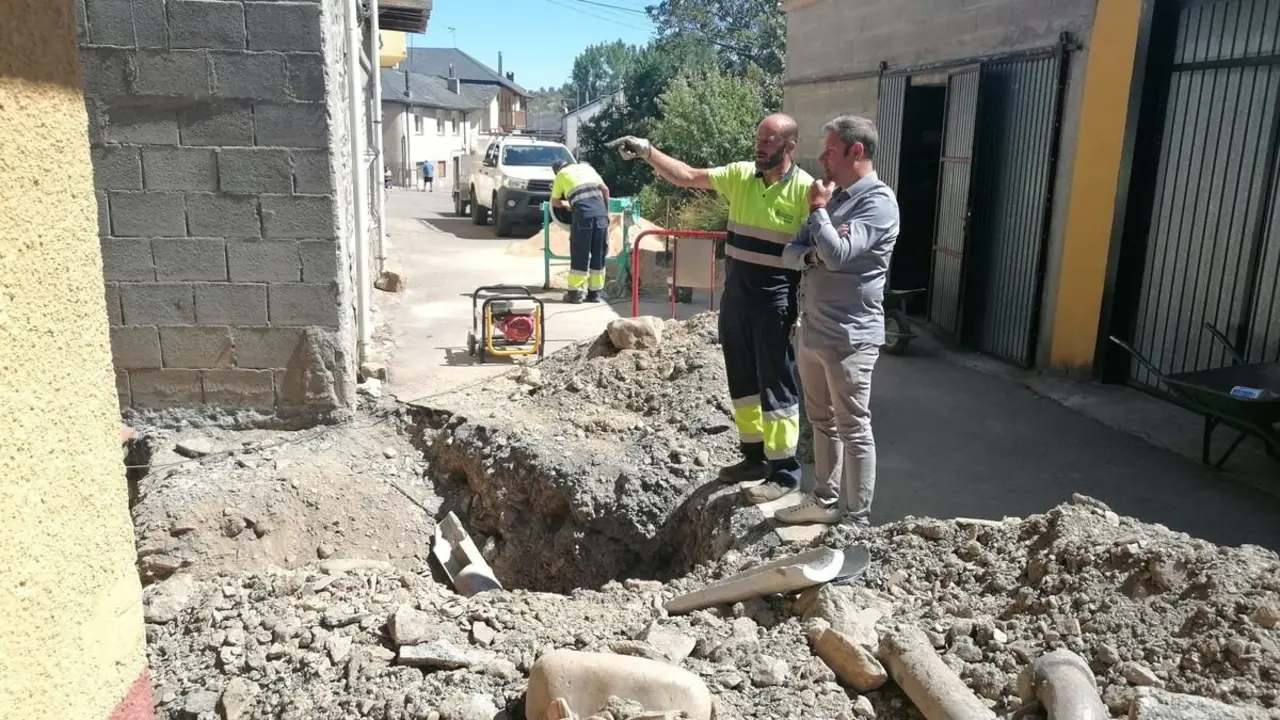 Obras de mejora en la Calle Merayo (Toral de Merayo).