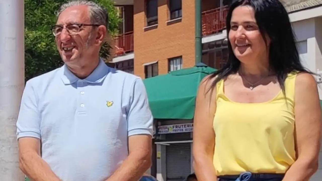 La alcaldesa de San Andrés, Ana María Caurel (UPL), y el concejal de Cultura, Manuel Romero, en una foto de archivo.