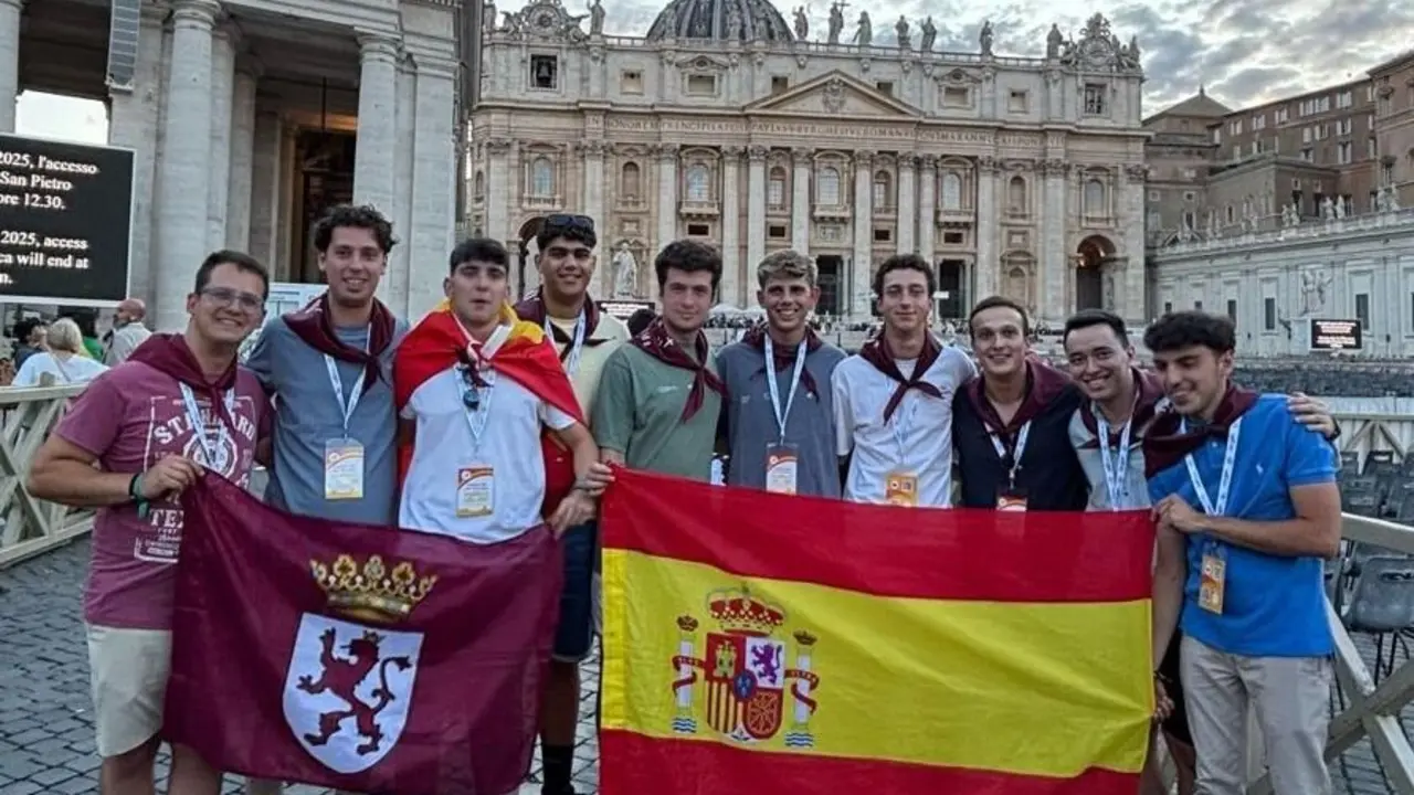 Los peregrinos leoneses se hacen sentir en el Jubileo de los Jóvenes en Roma. Fotos: Cofradía Dulce Nombre de Jesús Nazareno