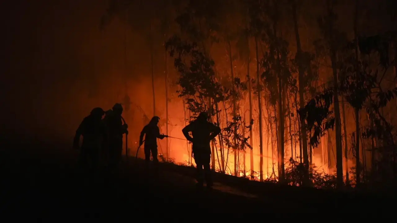 Imagen de uno de los incendios desatados en Galicia en las últimas horas y que han requerido la intervención de la UME. Foto: Galicia Press