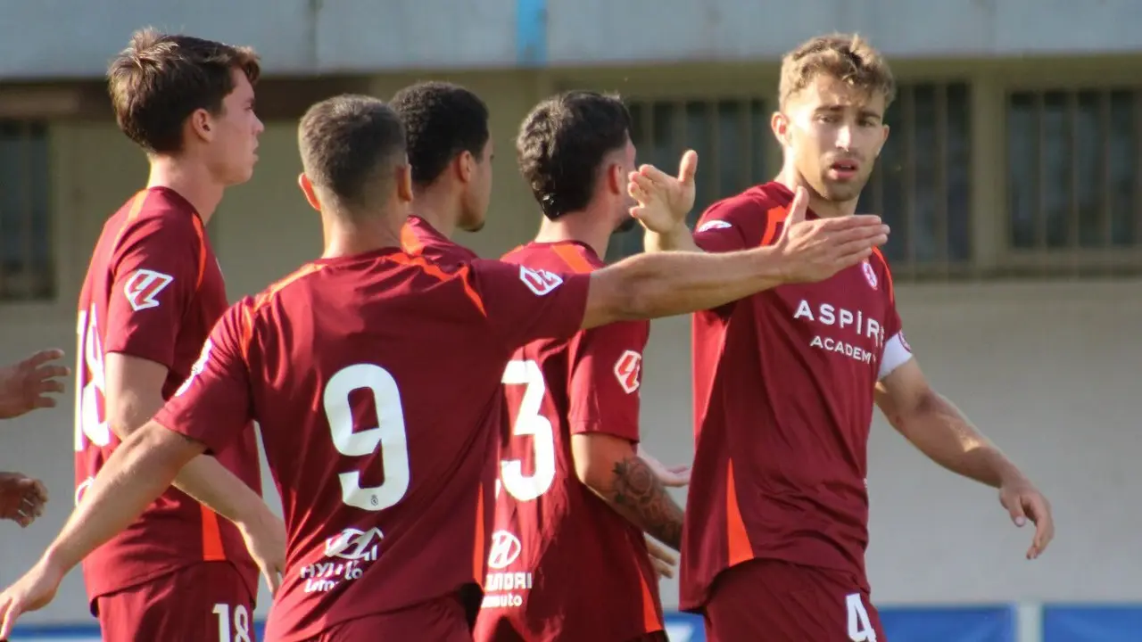 La Cultural Leonesa iguala 2-2 ante el Avilés Industrial con un once lleno de rotaciones tras un exigente doble enfrentamiento en un solo día. Fotos: Isaac Llamazares | CyDLeonesa