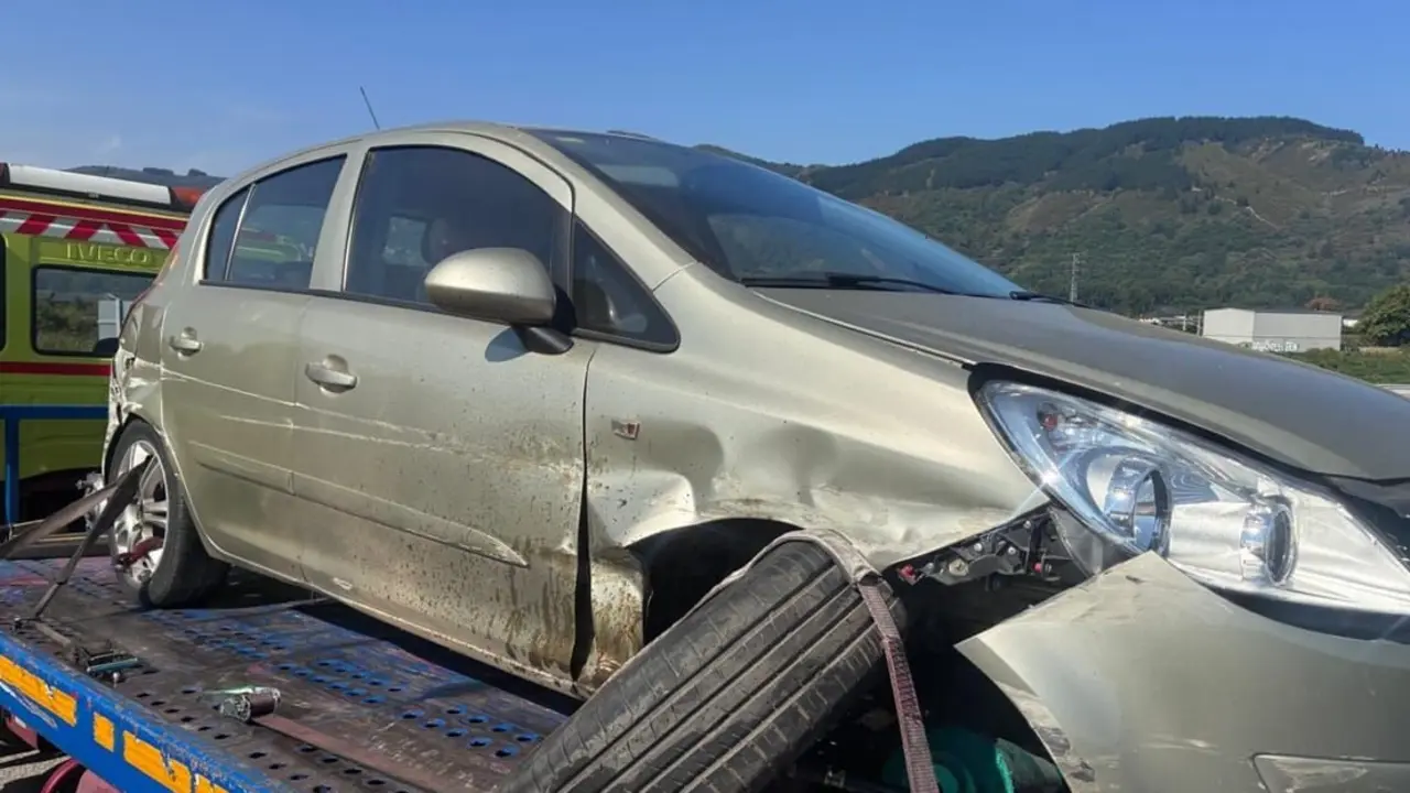 Estado en el que quedó el coche robado tras el accidente en la A-6.