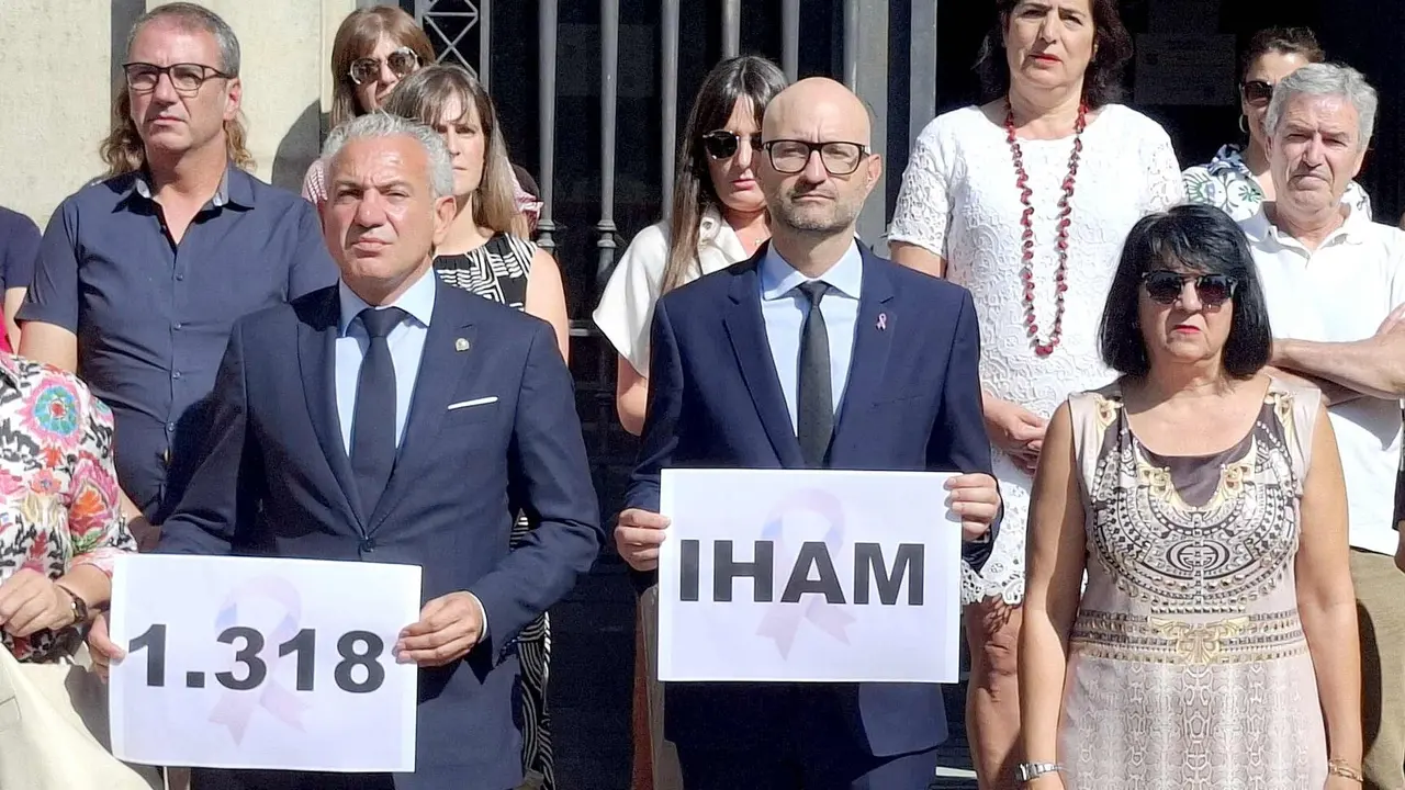 Un instante de la concentración realizada este jueves ante la Subdelegación del Gobierno de León.