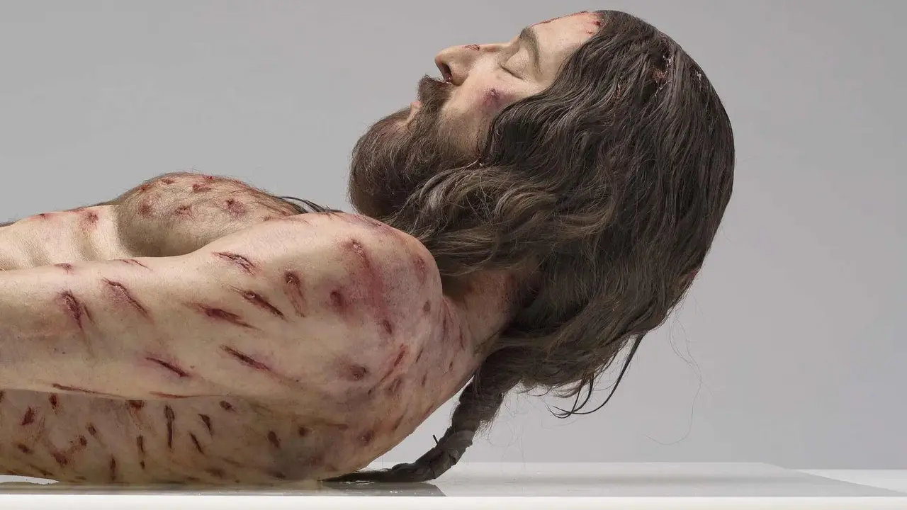 La exposición ‘The Mystery Man’, abierta desde el 1 de agosto en la Catedral de Astorga, ofrece una experiencia inmersiva que fusiona arte, ciencia y espiritualidad con una figura hiperrealista única en el mundo