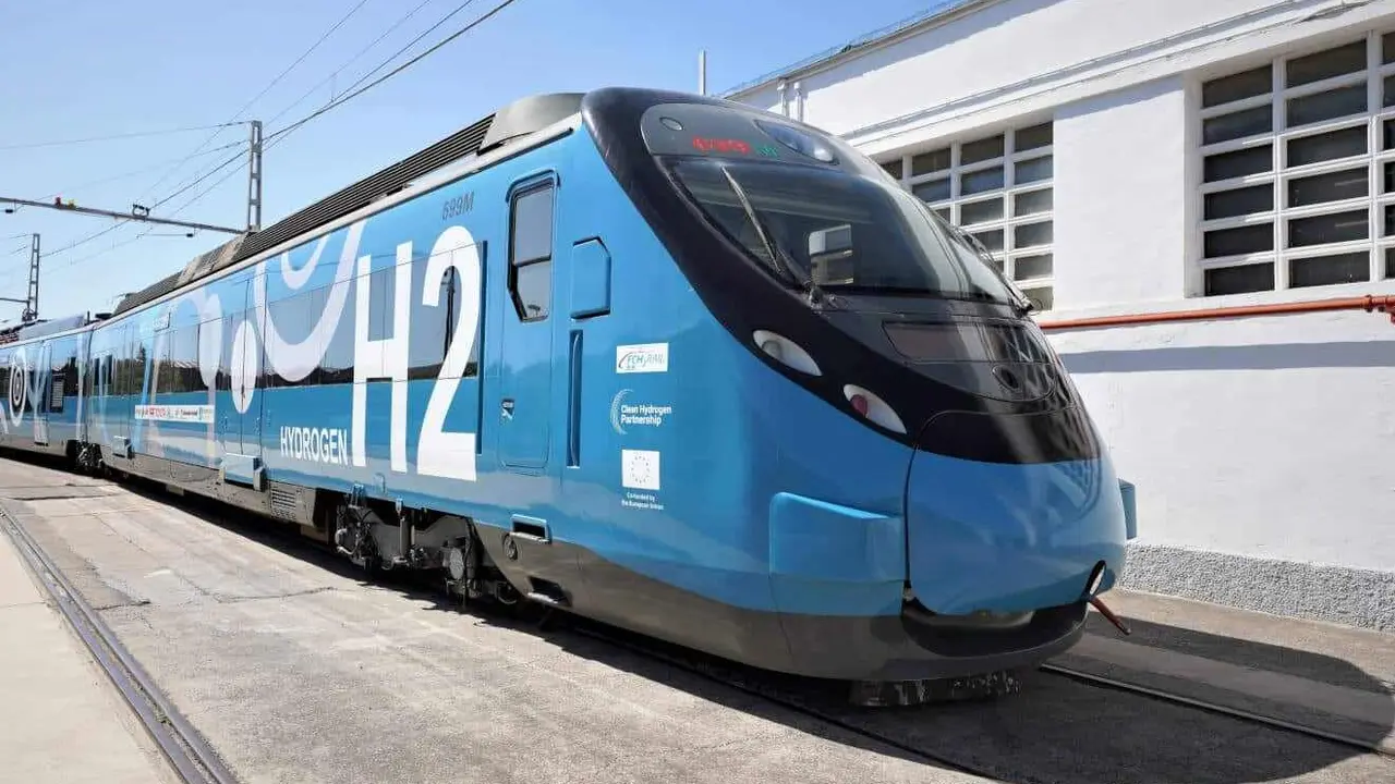Imagen de uno de los primeros trenes experimentales de hidrógeno verde.