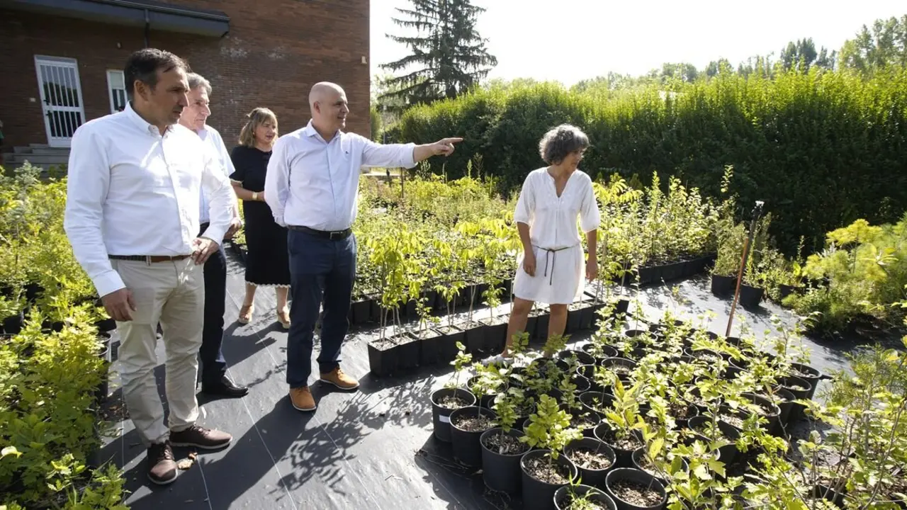 El viceconsejero de Política Agraria Comunitaria y Desarrollo Rural, Jorge Llorente, durante su visita al Centro Integrado de Formación Profesional Agraria de Almázcara (León), para presentar el nuevo ciclo de su oferta formativa