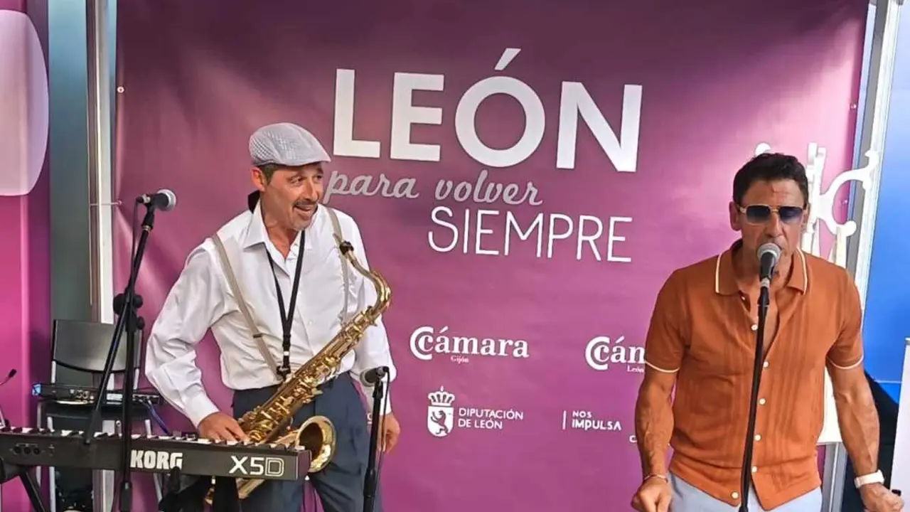 El estand leonés cumplió con éxito todo el programa del viernes y encara un fin de semana con degustaciones, música y el domingo como Día de León
Un viernes de lleno absoluto y sabor leonés.
