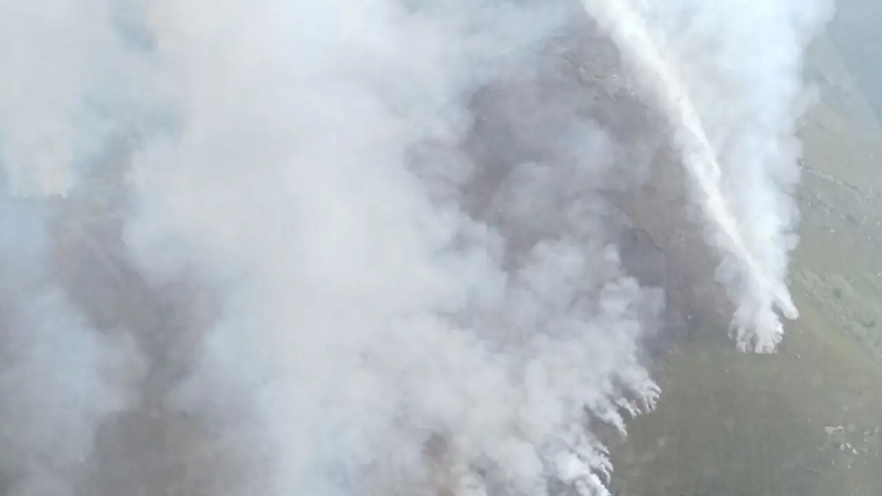 Imagen de la vista aérea del incendio en Llamas de Cabrera.