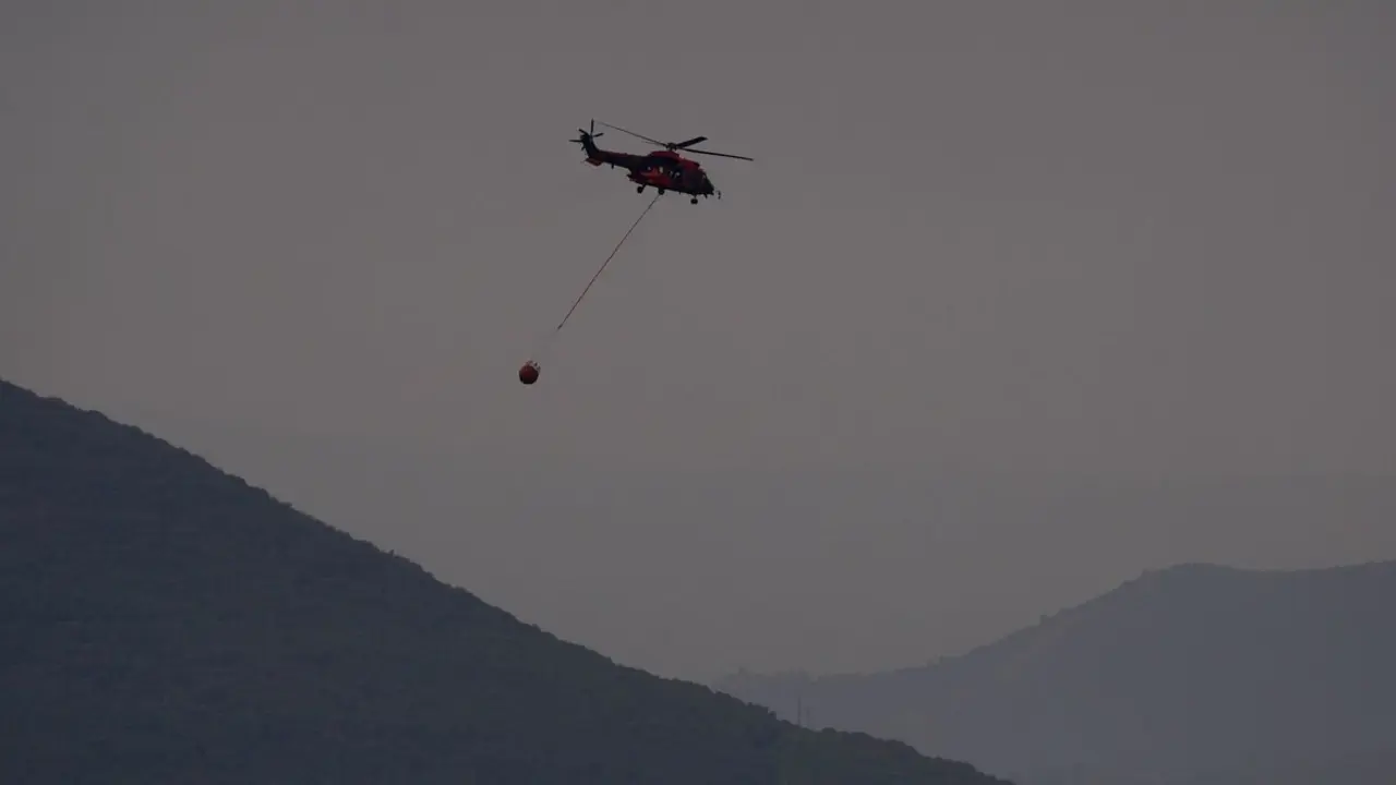Incendio en la localidad de Paradiña, en León.
