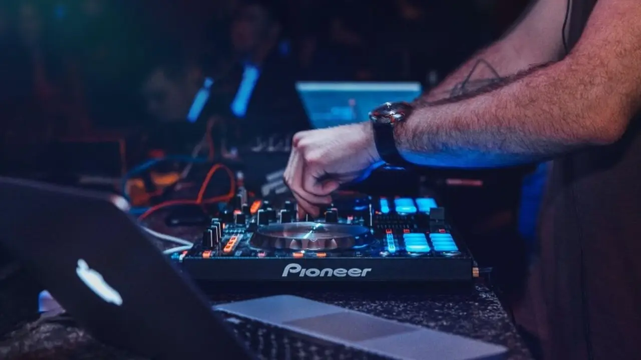 dj león