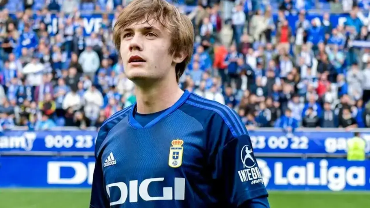 Yayo, durante un partido con el Real Oviedo.