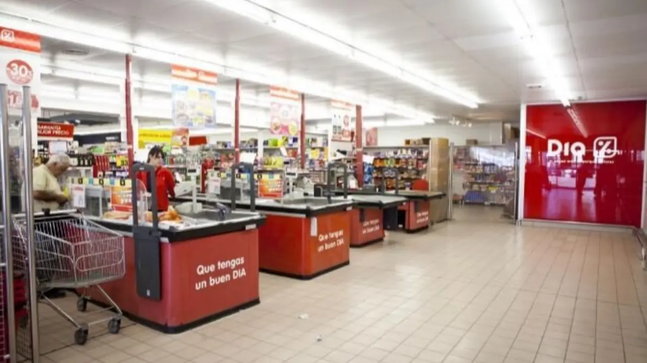Interior de un supermercado Dia.