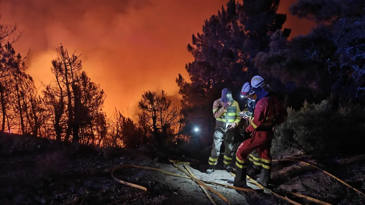 La UME durante su intervención en el incendio de Barniedo, en Boca de Huérgano. Foto: UME