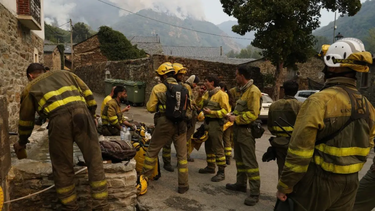 Incendio en Salientes (León). Foto: César Hornija